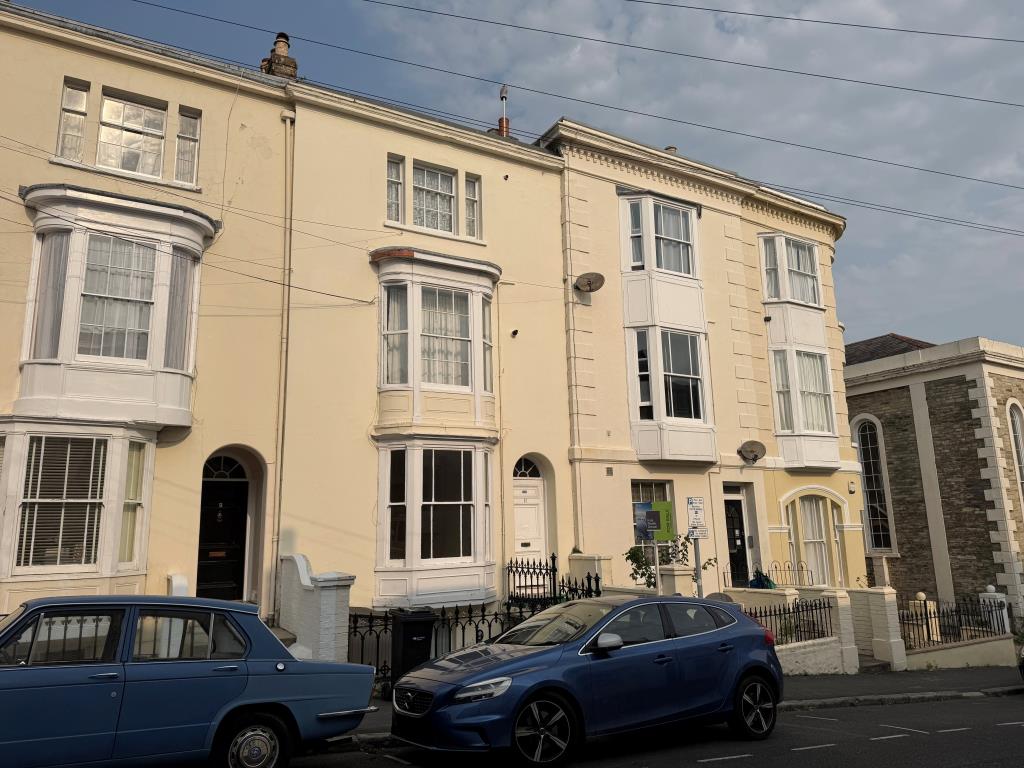 Lot: 26 - TWO-BEDROOM TOWN CENTRE GARDEN FLAT - Street View